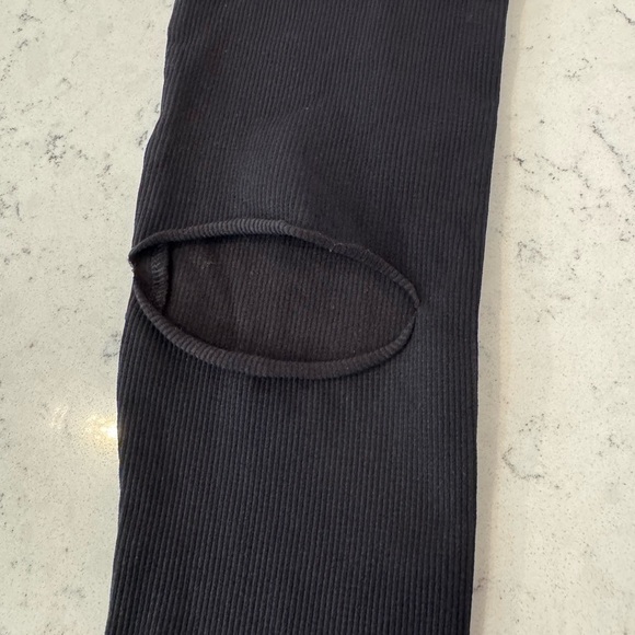 Free People FP Movement Slit Knee Leggings Black Ribbed Size M/L Yoga EUC - Picture 13 of 14